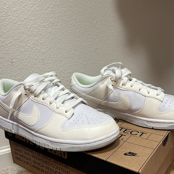 Nike Dunk Low - Picture 2 of 6